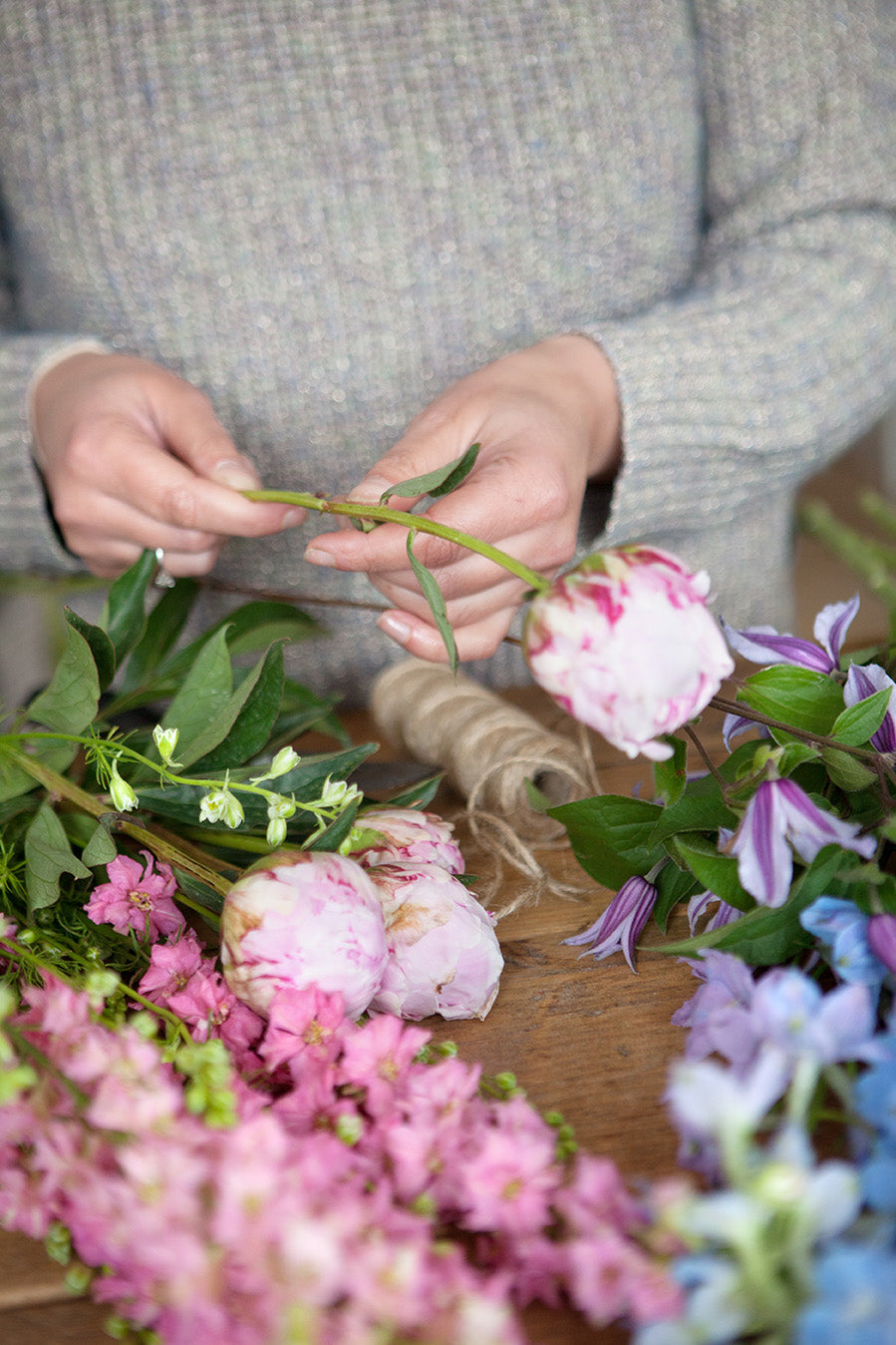 Floristry workshop, newcastle, make a hand tied bouquet 
